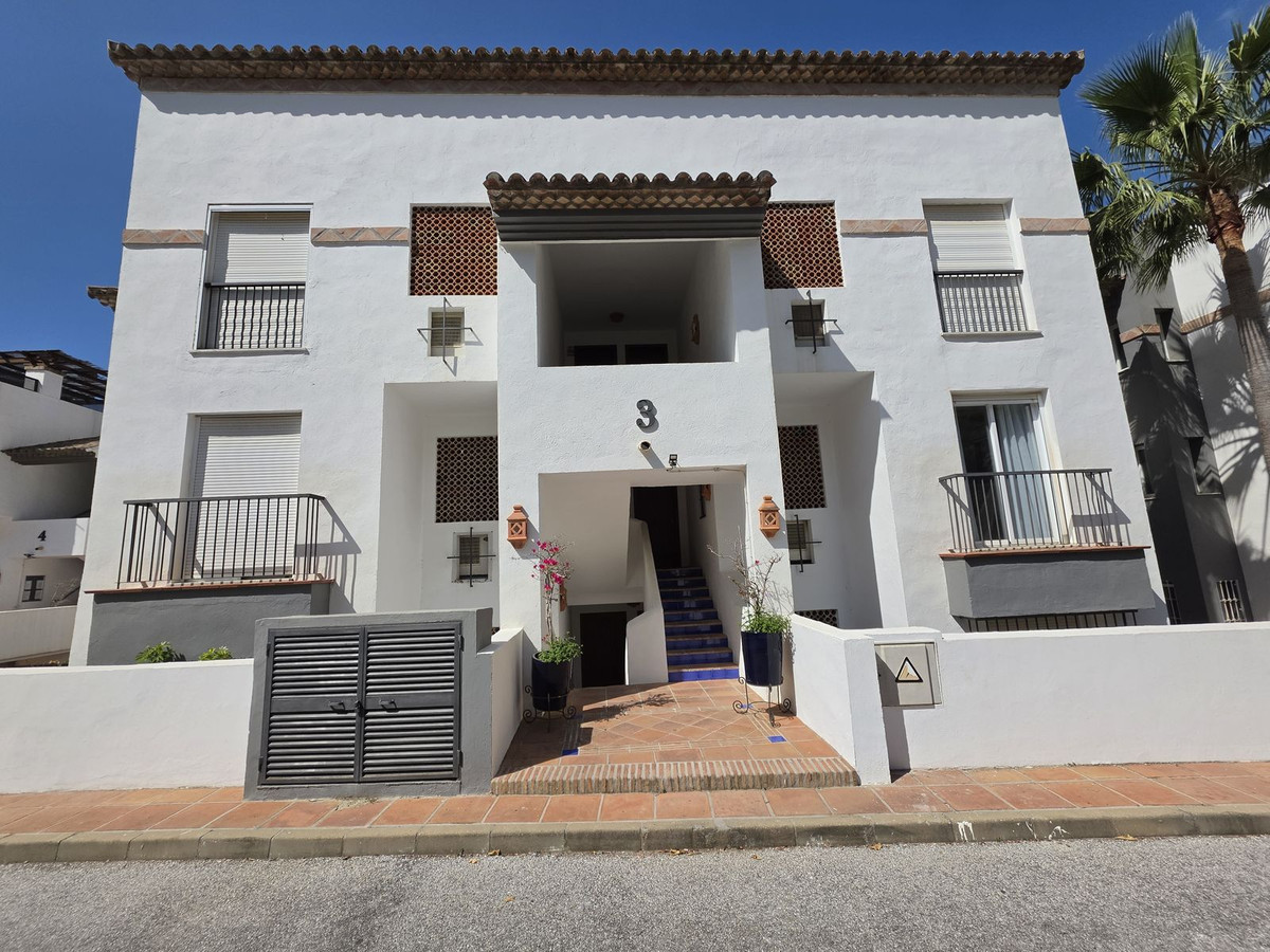 3 Bed Apartment for sale in Benahavís Costa Del Sol, Málaga, Spain