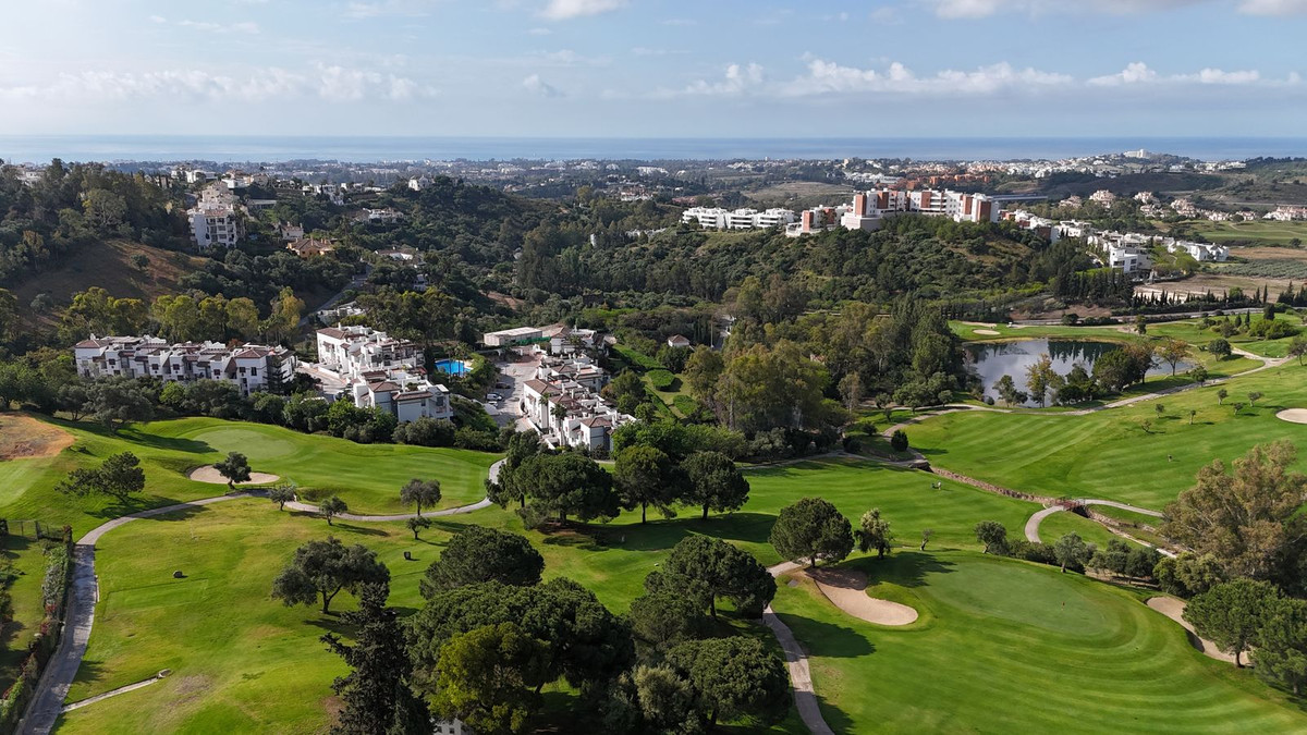 3 Bed Apartment for sale in Benahavís Costa Del Sol, Málaga, Spain