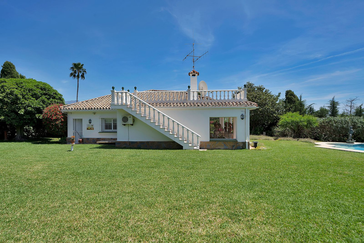 4 Bed Townhouse for sale in El Paraiso Costa Del Sol, Málaga, Spain