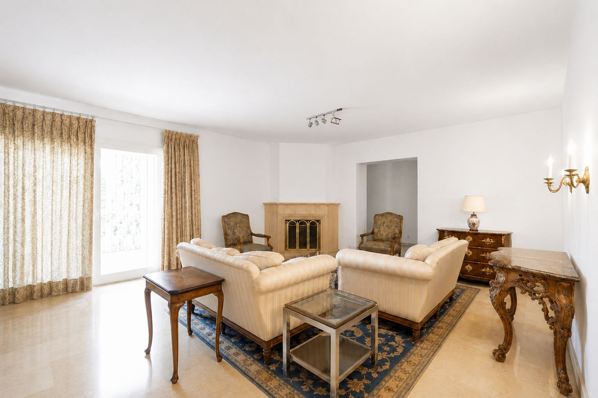 4 Bed Townhouse for sale in El Paraiso Costa Del Sol, Málaga, Spain