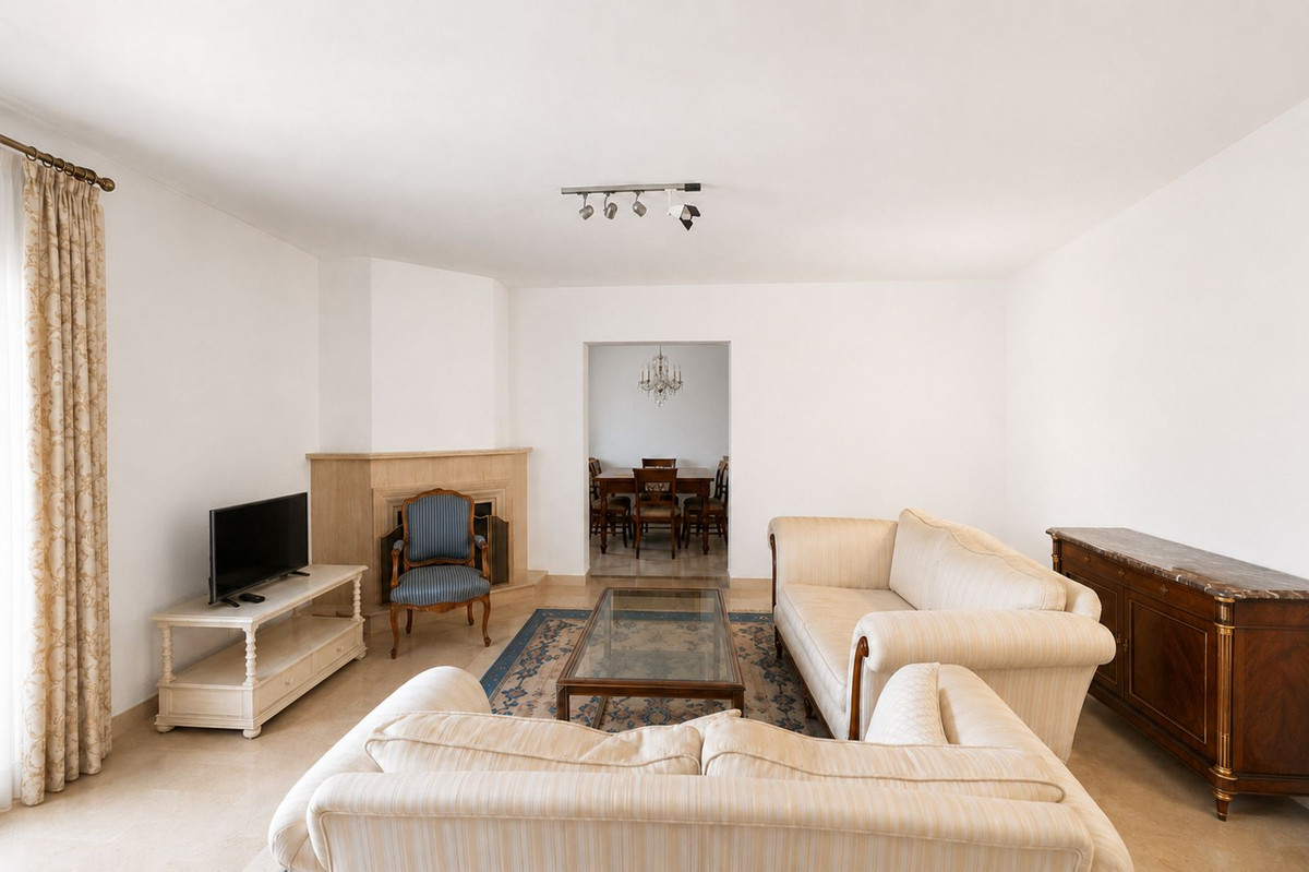 4 Bed Townhouse for sale in El Paraiso Costa Del Sol, Málaga, Spain