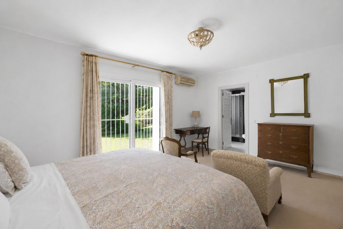 4 Bed Townhouse for sale in El Paraiso Costa Del Sol, Málaga, Spain