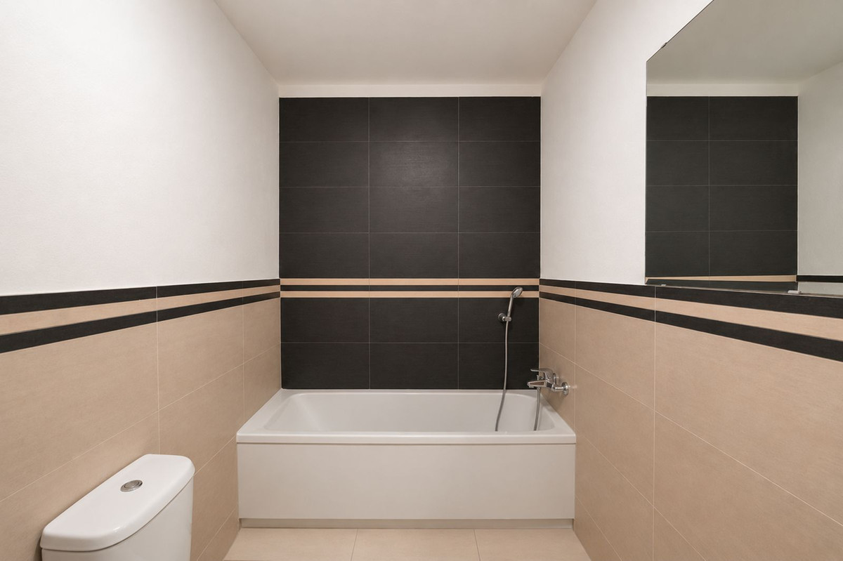4 Bed Townhouse for sale in El Paraiso Costa Del Sol, Málaga, Spain