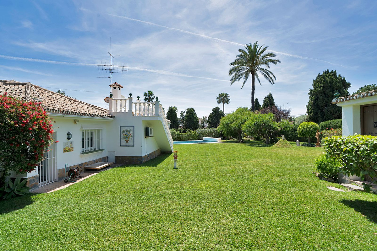 4 Bed Townhouse for sale in El Paraiso Costa Del Sol, Málaga, Spain