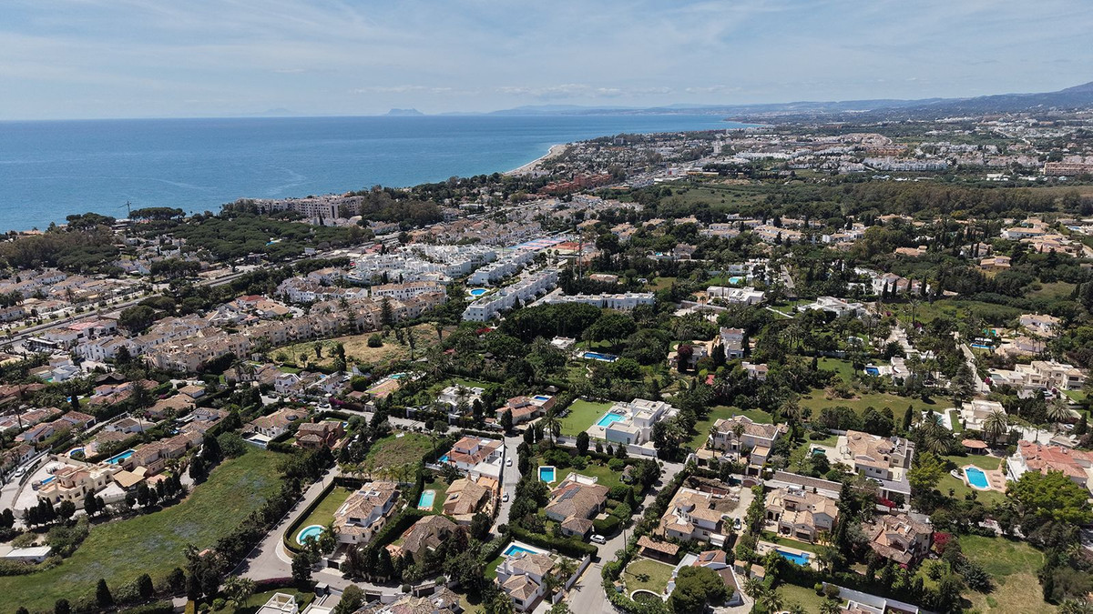 4 Bed Townhouse for sale in El Paraiso Costa Del Sol, Málaga, Spain