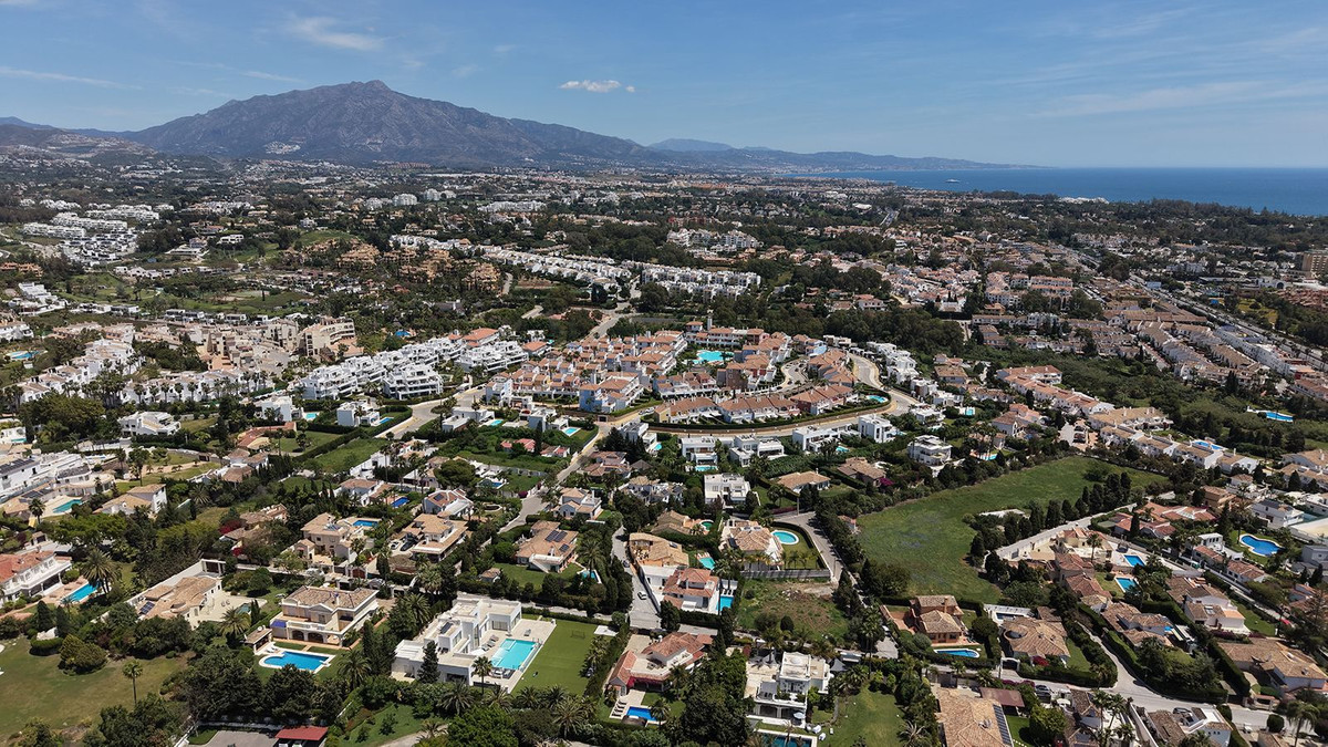 4 Bed Townhouse for sale in El Paraiso Costa Del Sol, Málaga, Spain