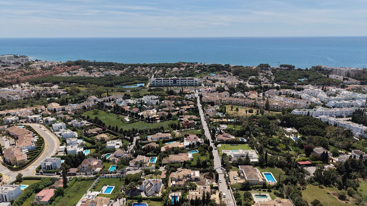 4 Bed Townhouse for sale in El Paraiso Costa Del Sol, Málaga, Spain