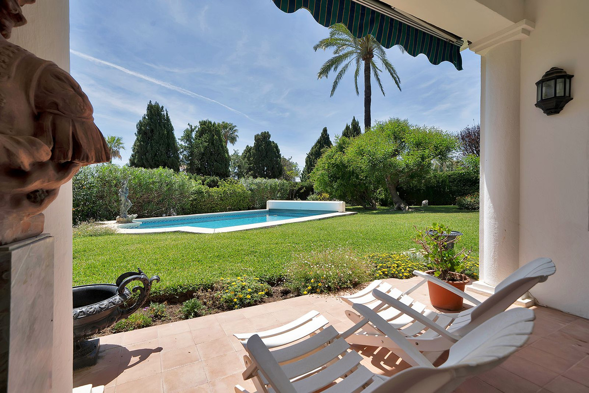 4 Bed Townhouse for sale in El Paraiso Costa Del Sol, Málaga, Spain