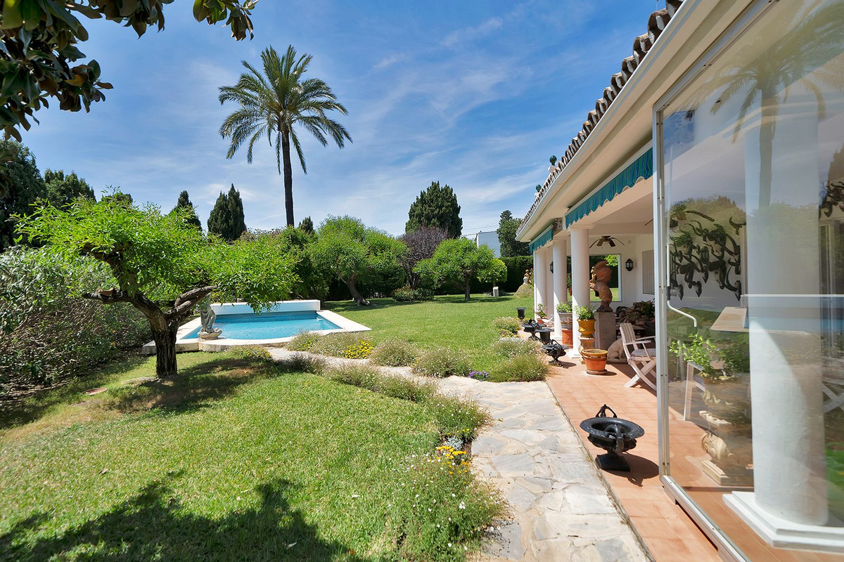 4 Bed Townhouse for sale in El Paraiso Costa Del Sol, Málaga, Spain