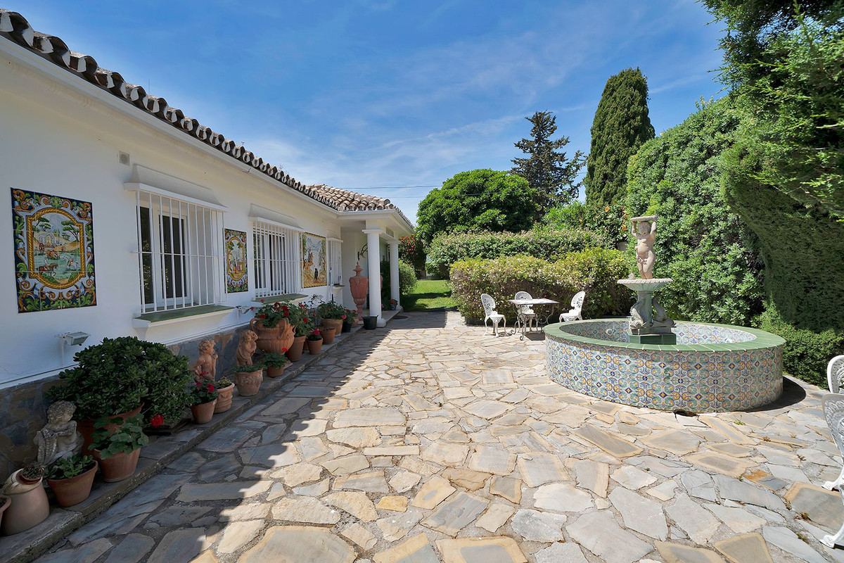 4 Bed Townhouse for sale in El Paraiso Costa Del Sol, Málaga, Spain