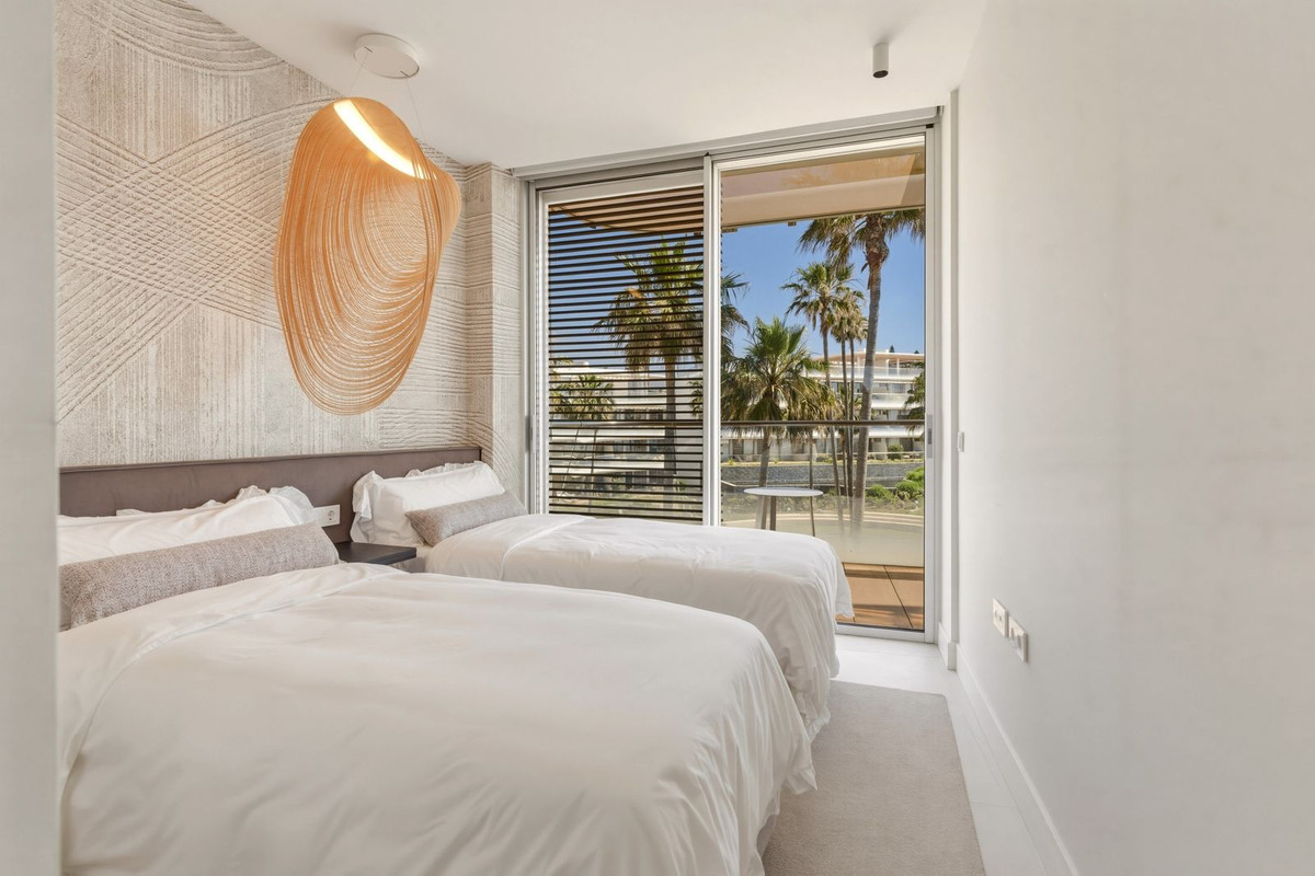 Se vende Apartamento Planta Media de 4 dormitorios en Costa Del Sol, Málaga, España