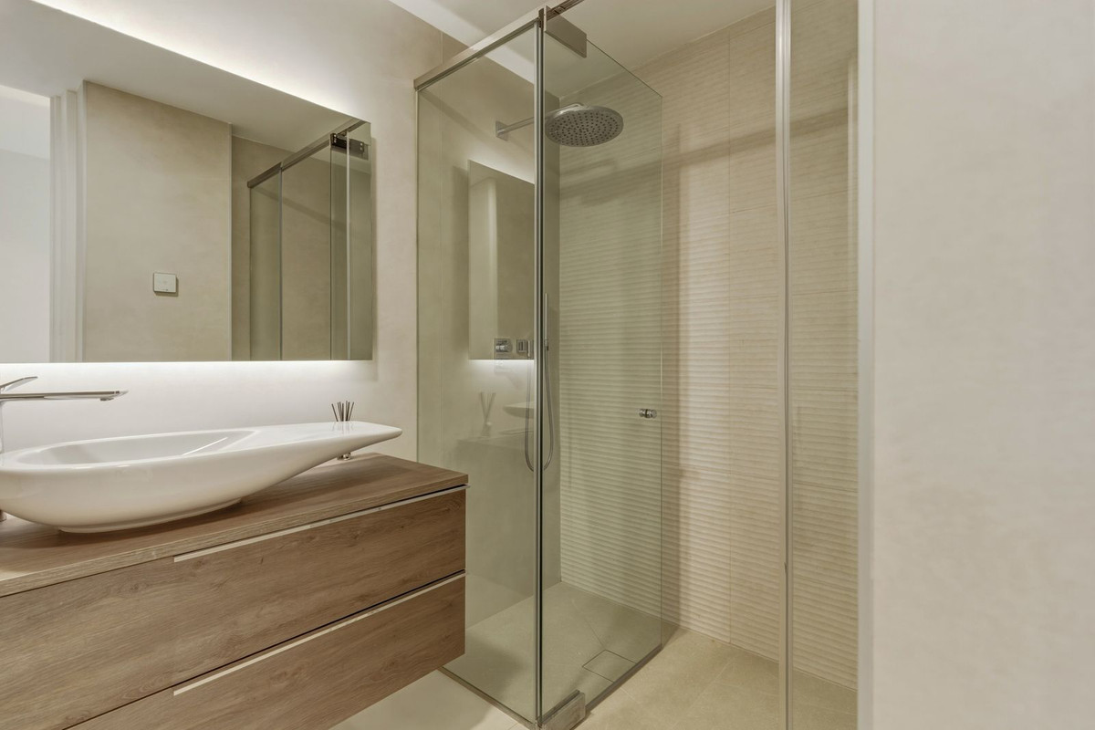 Se vende Apartamento Planta Media de 4 dormitorios en Costa Del Sol, Málaga, España