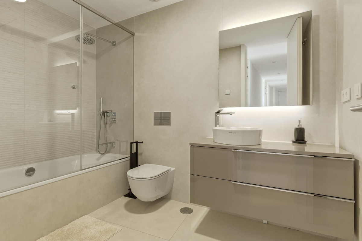 Se vende Apartamento Planta Media de 4 dormitorios en Costa Del Sol, Málaga, España
