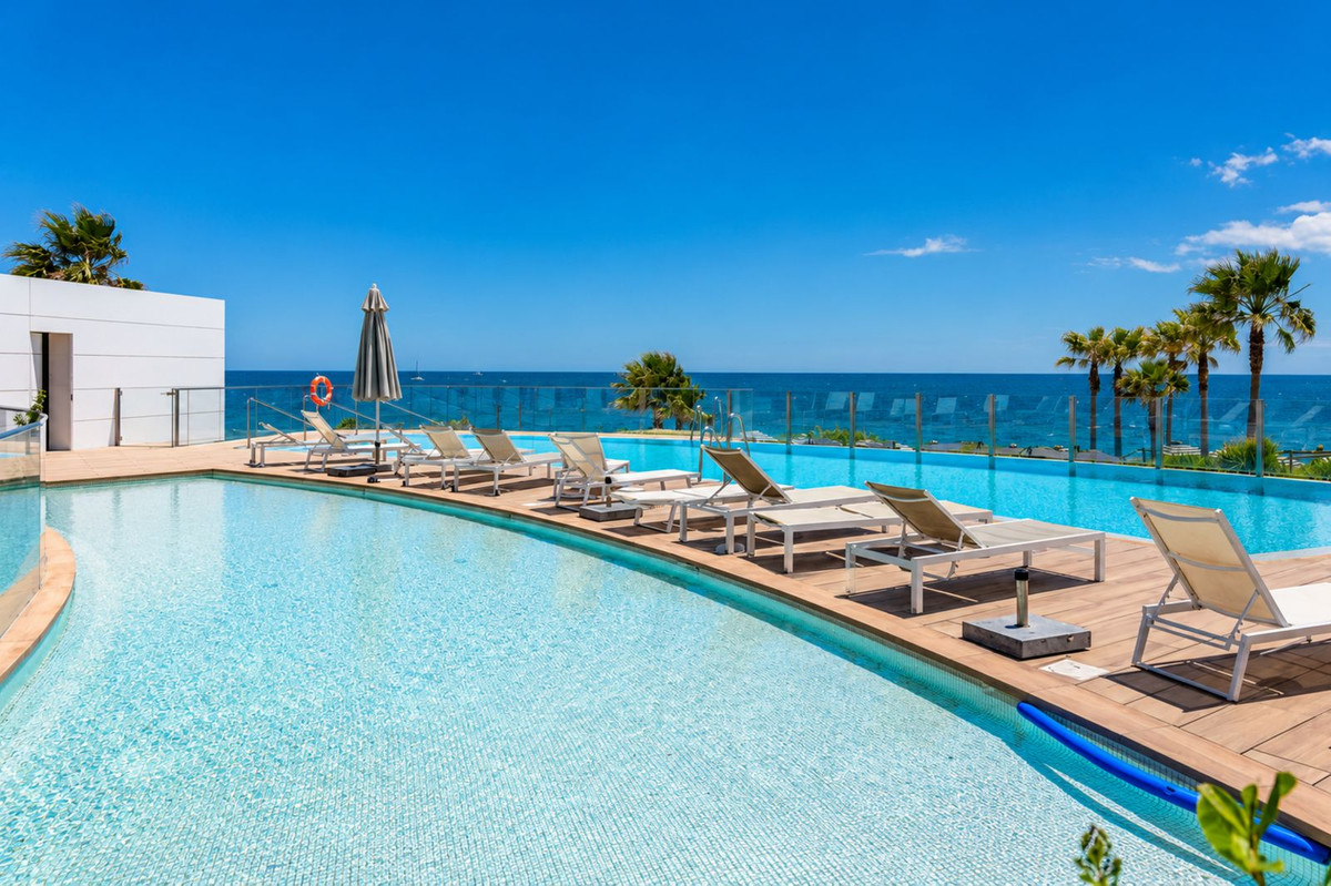 Se vende Apartamento Planta Media de 4 dormitorios en Costa Del Sol, Málaga, España