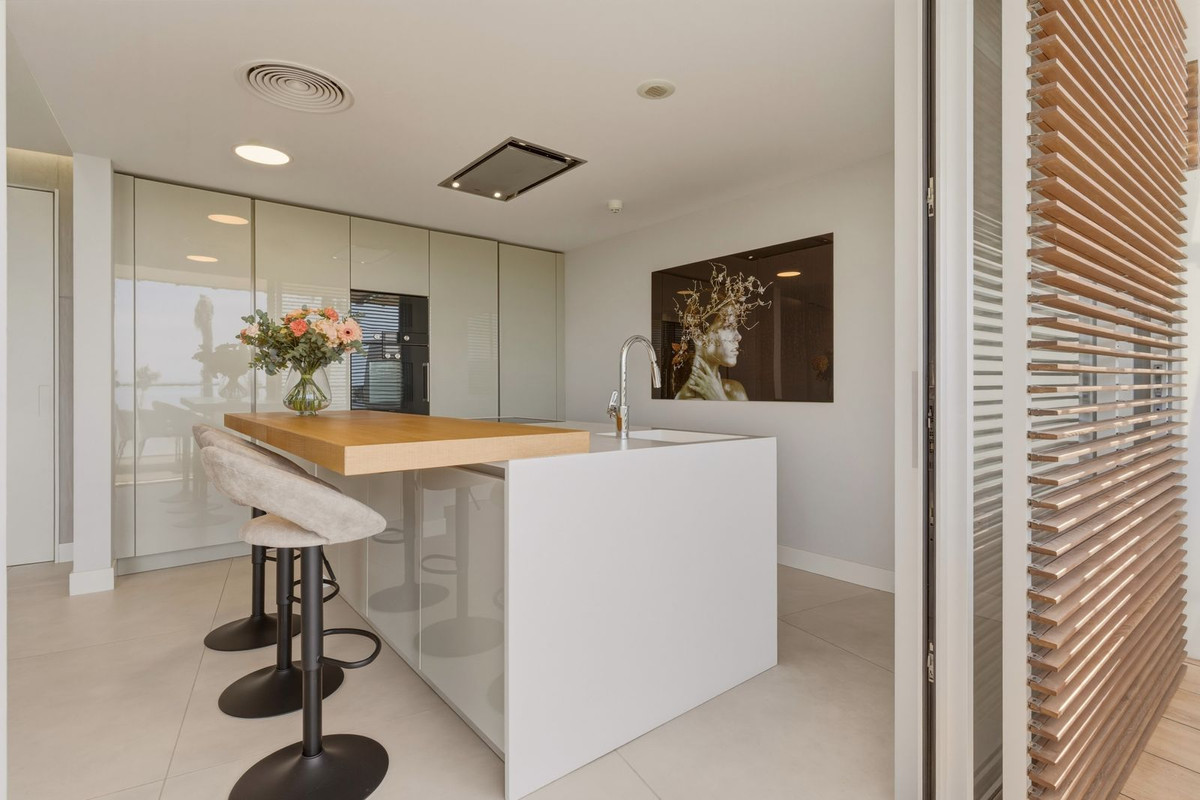 Se vende Apartamento Planta Media de 4 dormitorios en Costa Del Sol, Málaga, España