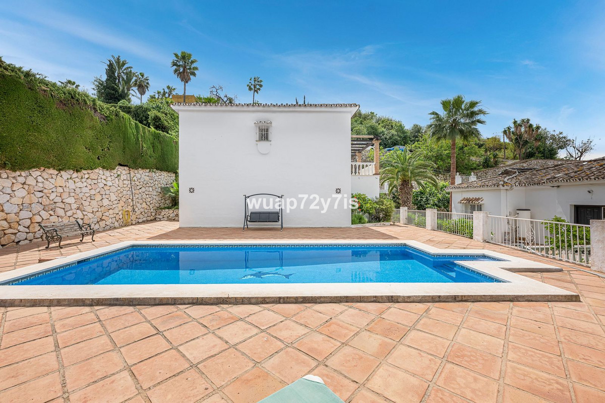 3 Bed Townhouse for sale in El Rosario Costa Del Sol, Málaga, Spain