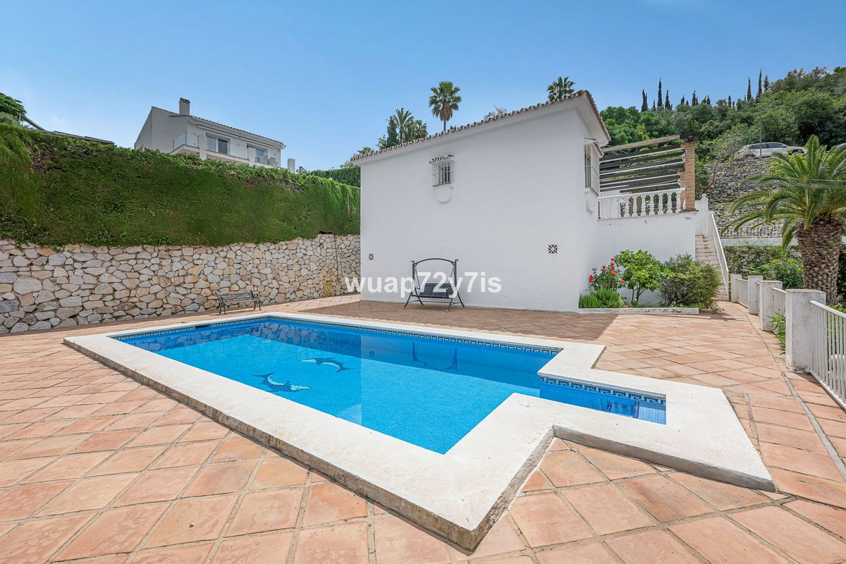 3 Bed Townhouse for sale in El Rosario Costa Del Sol, Málaga, Spain