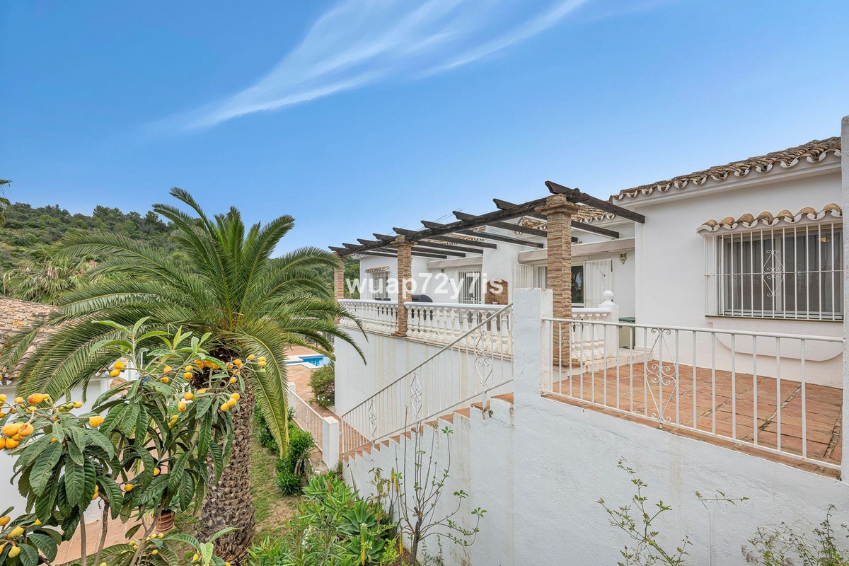 3 Bed Townhouse for sale in El Rosario Costa Del Sol, Málaga, Spain