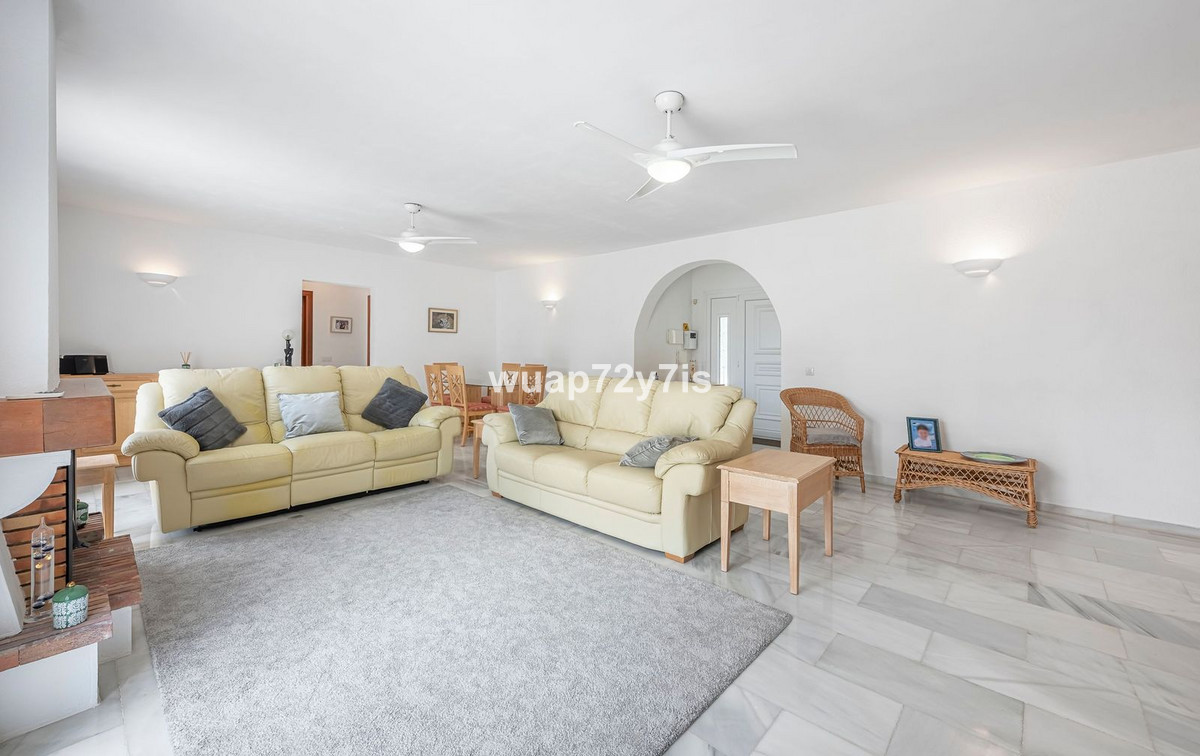 3 Bed Townhouse for sale in El Rosario Costa Del Sol, Málaga, Spain