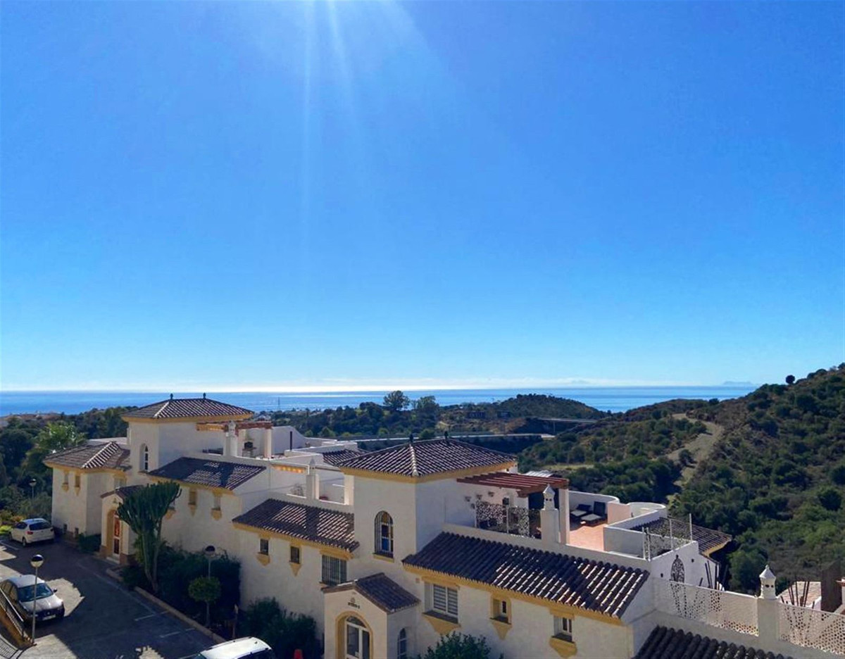 3 Bed Apartment for sale in Calahonda Costa Del Sol, Málaga, Spain