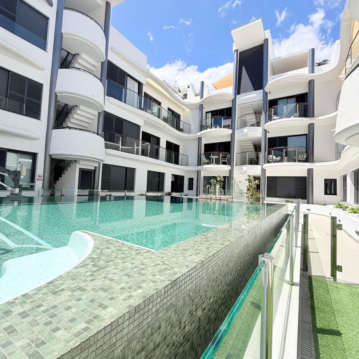 1 Bed Apartment for sale in Estepona Costa Del Sol, Málaga, Spain