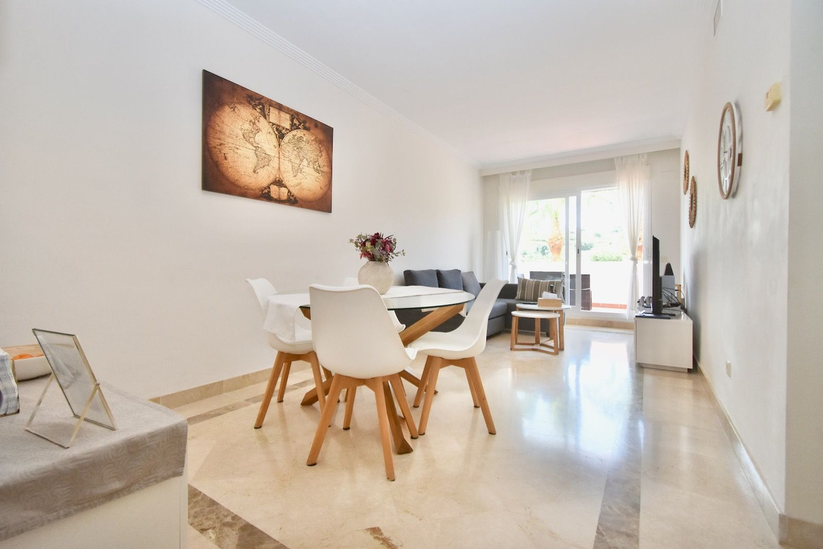 Se vende Apartamento Planta Media de 2 dormitorios en Costa Del Sol, Málaga, España
