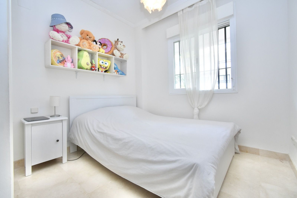 Se vende Apartamento Planta Media de 2 dormitorios en Costa Del Sol, Málaga, España