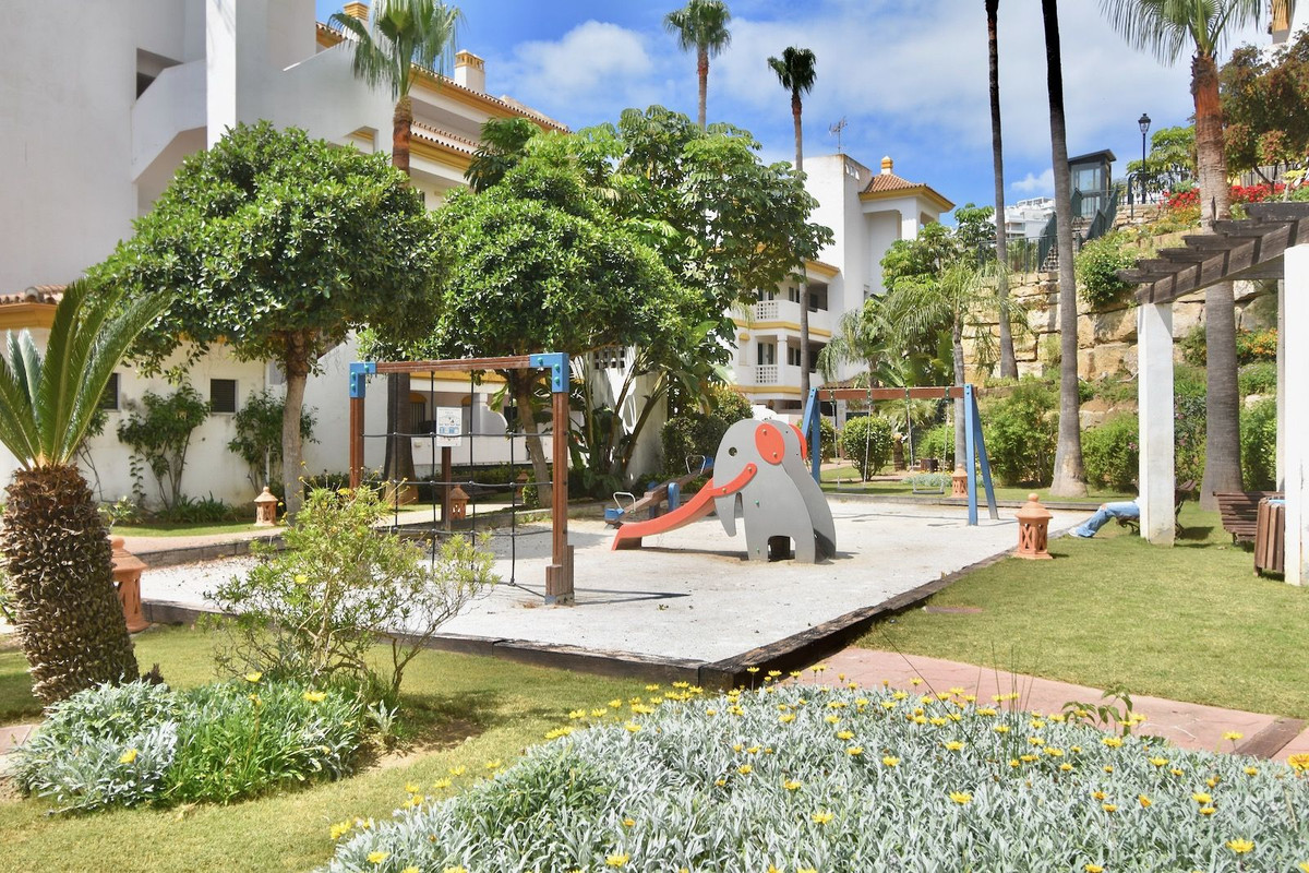 Se vende Apartamento Planta Media de 2 dormitorios en Costa Del Sol, Málaga, España