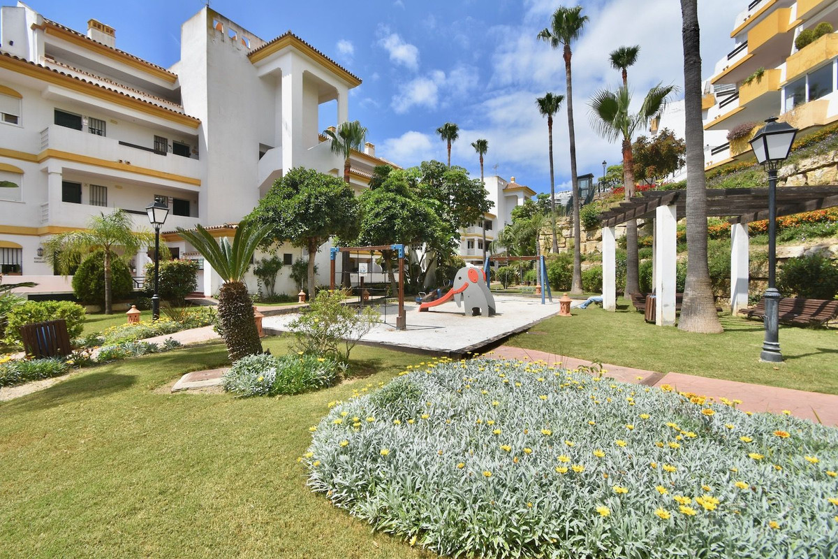 Se vende Apartamento Planta Media de 2 dormitorios en Costa Del Sol, Málaga, España