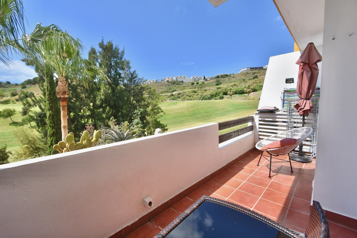 Se vende Apartamento Planta Media de 2 dormitorios en Costa Del Sol, Málaga, España