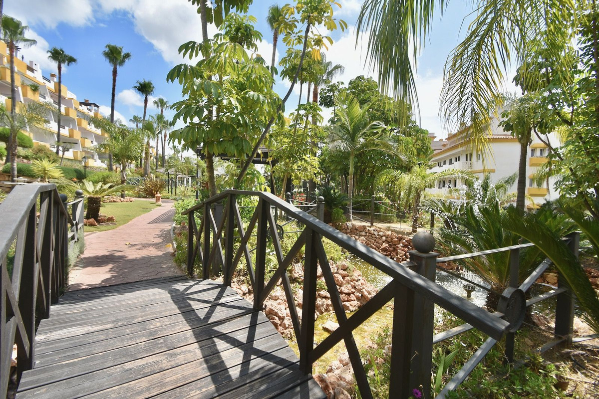 Se vende Apartamento Planta Media de 2 dormitorios en Costa Del Sol, Málaga, España