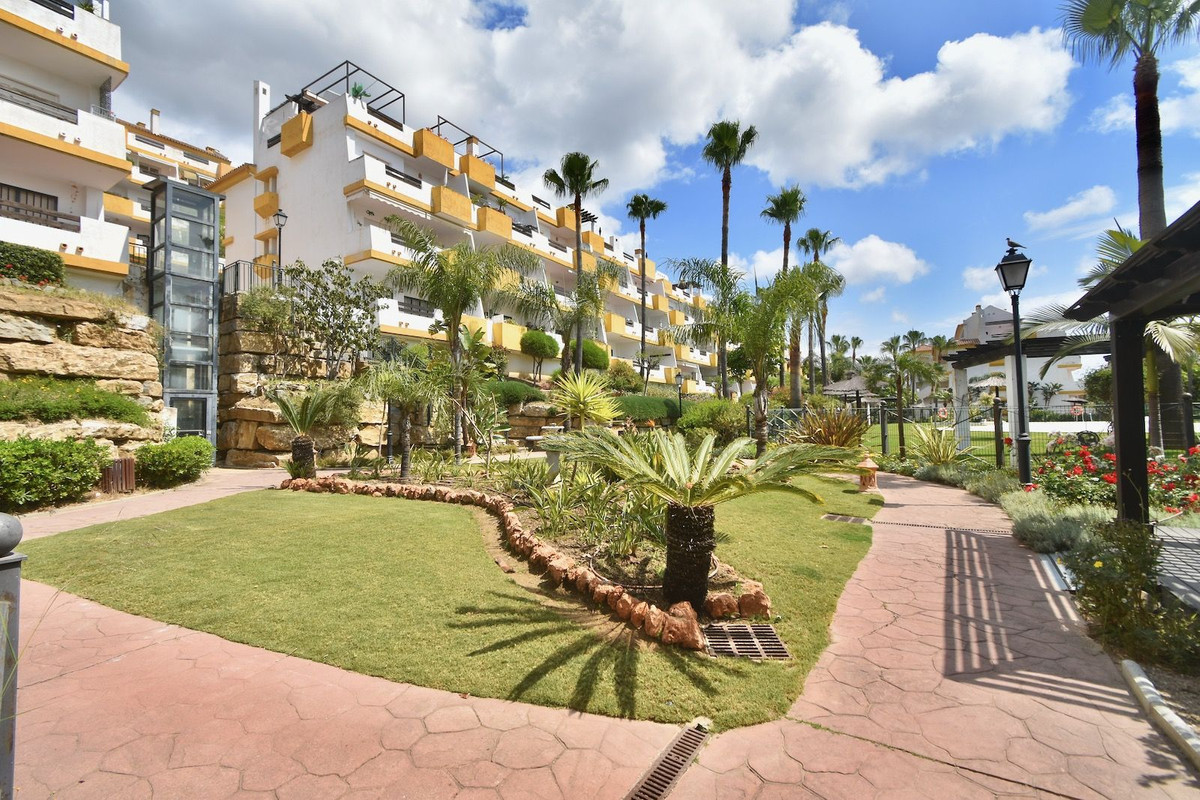 Se vende Apartamento Planta Media de 2 dormitorios en Costa Del Sol, Málaga, España