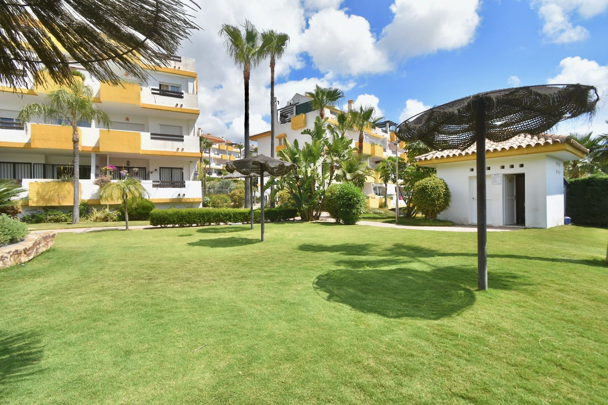 Se vende Apartamento Planta Media de 2 dormitorios en Costa Del Sol, Málaga, España