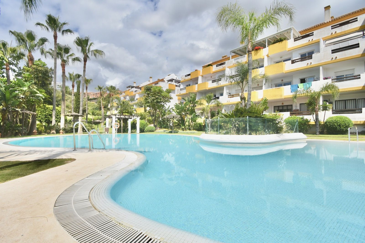 Se vende Apartamento Planta Media de 2 dormitorios en Costa Del Sol, Málaga, España