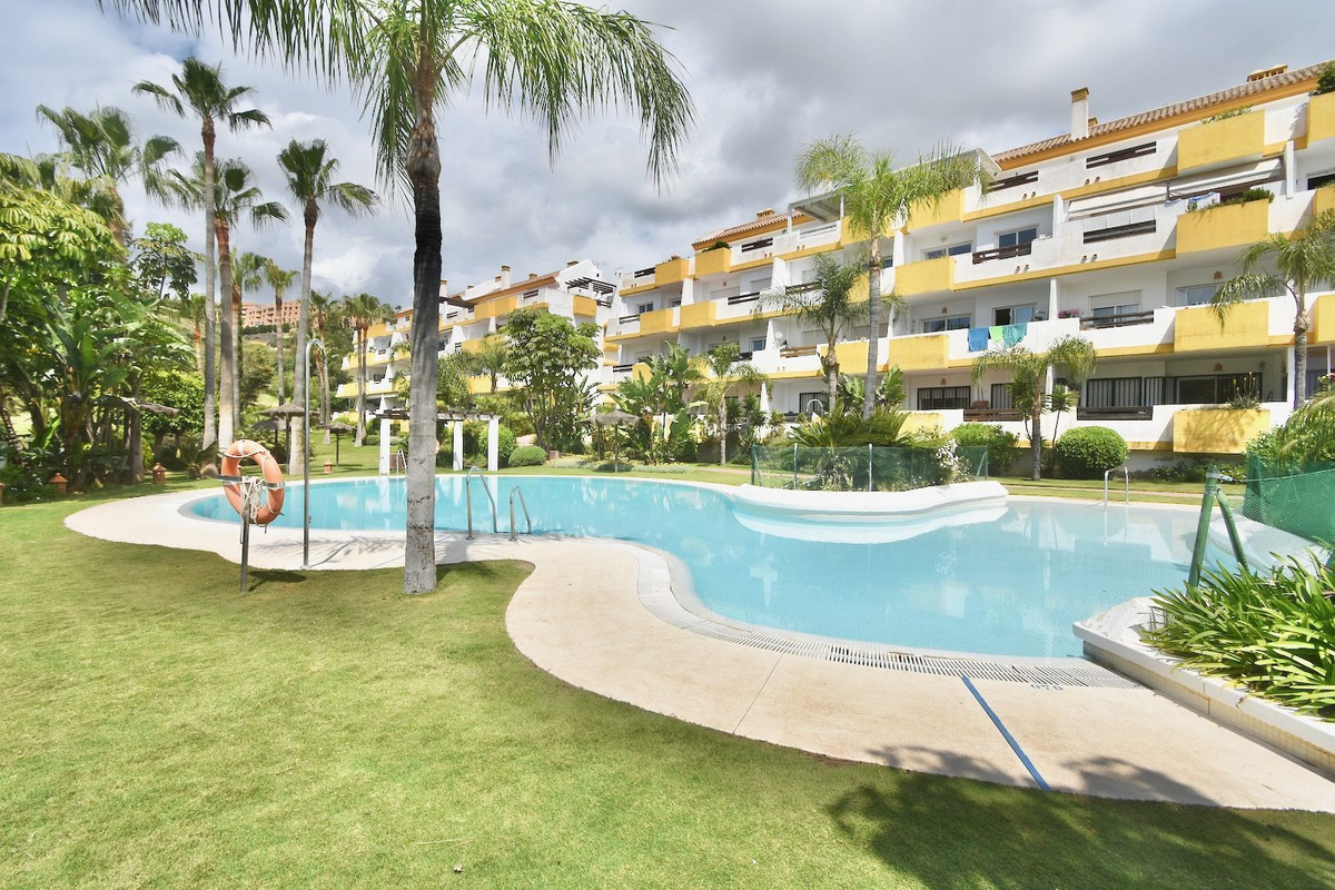Se vende Apartamento Planta Media de 2 dormitorios en Costa Del Sol, Málaga, España
