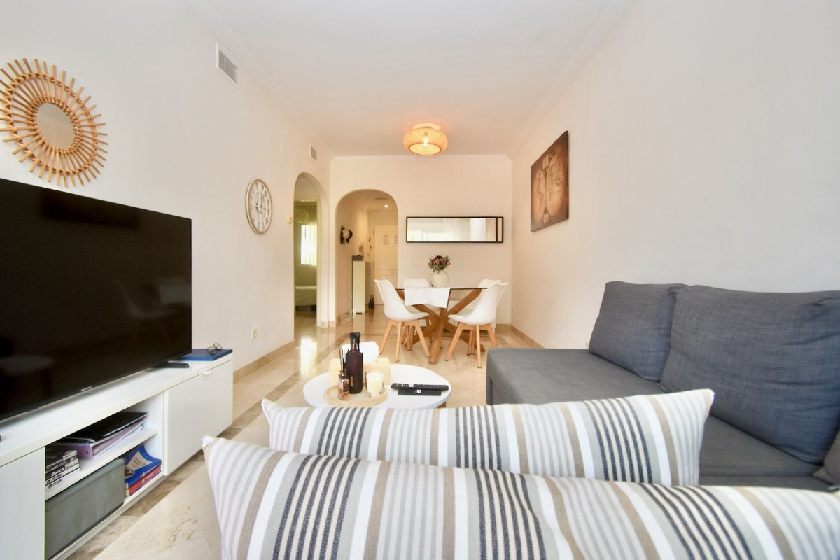 Se vende Apartamento Planta Media de 2 dormitorios en Costa Del Sol, Málaga, España
