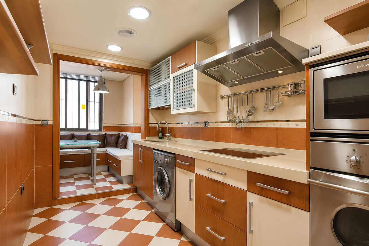 3 Bed Apartment for sale in Fuengirola Costa Del Sol, Málaga, Spain