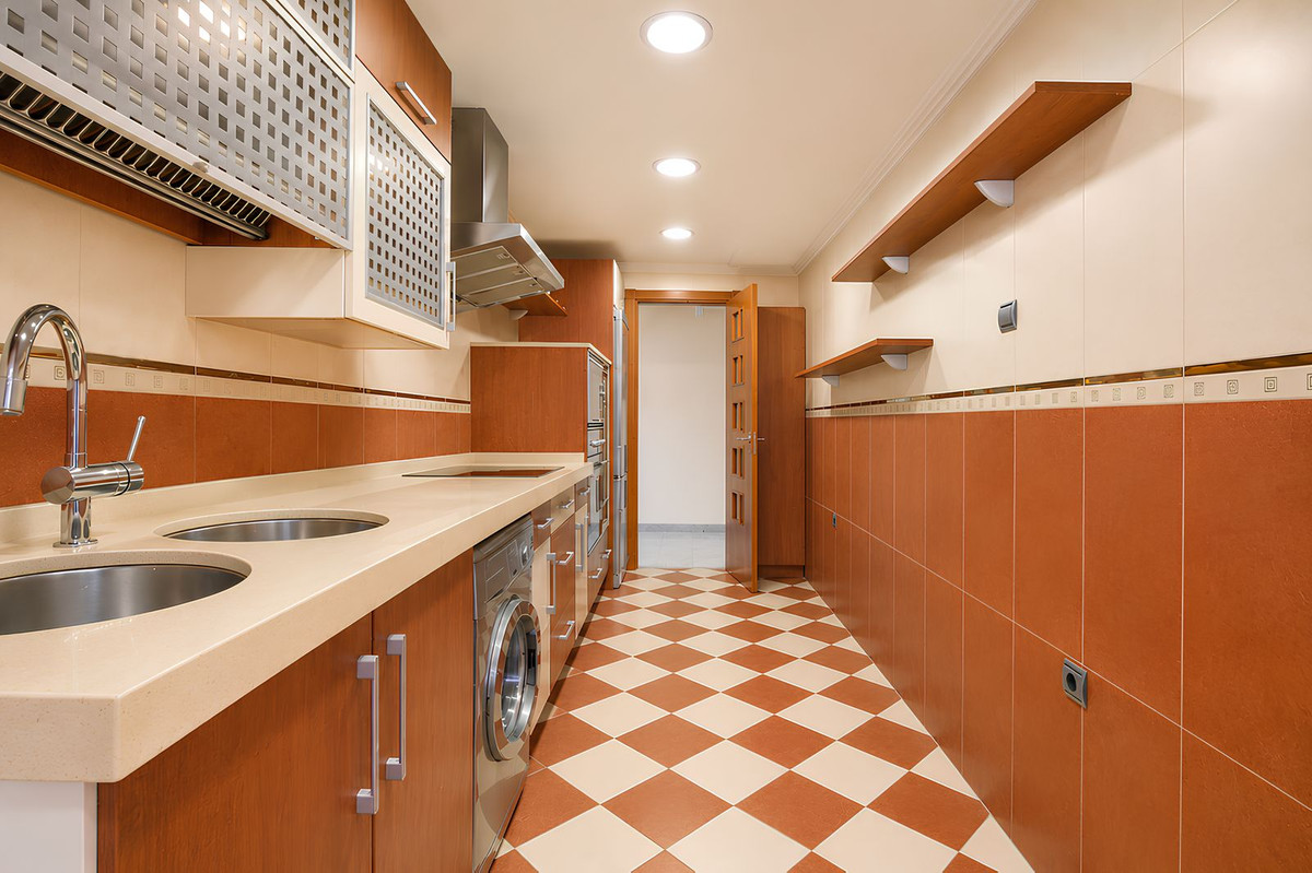 3 Bed Apartment for sale in Fuengirola Costa Del Sol, Málaga, Spain