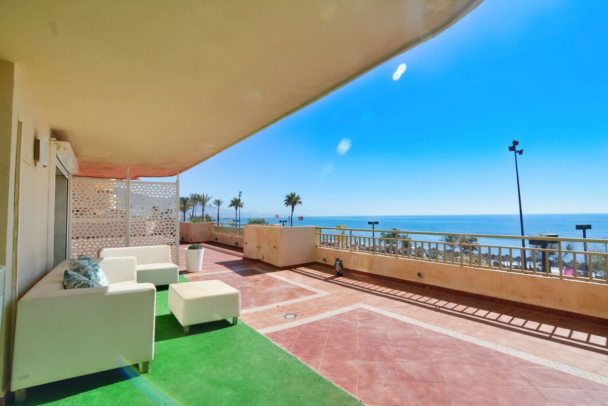 3 Bed Apartment for sale in Fuengirola Costa Del Sol, Málaga, Spain