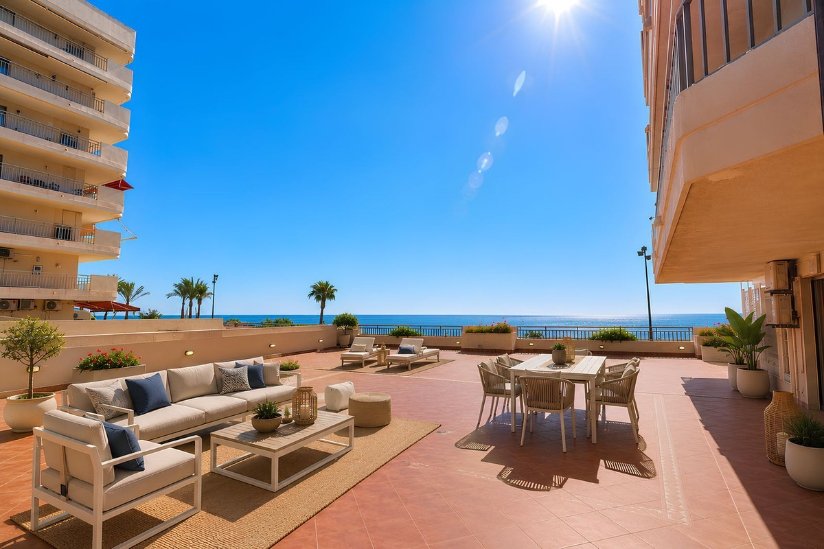 3 Bed Apartment for sale in Fuengirola Costa Del Sol, Málaga, Spain