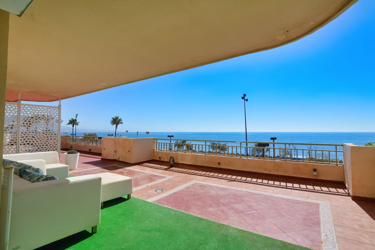 3 Bed Apartment for sale in Fuengirola Costa Del Sol, Málaga, Spain