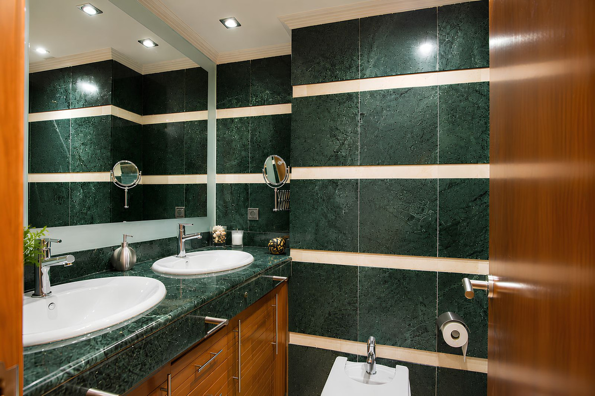 3 Bed Apartment for sale in Fuengirola Costa Del Sol, Málaga, Spain