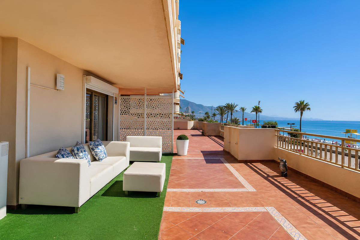3 Bed Apartment for sale in Fuengirola Costa Del Sol, Málaga, Spain
