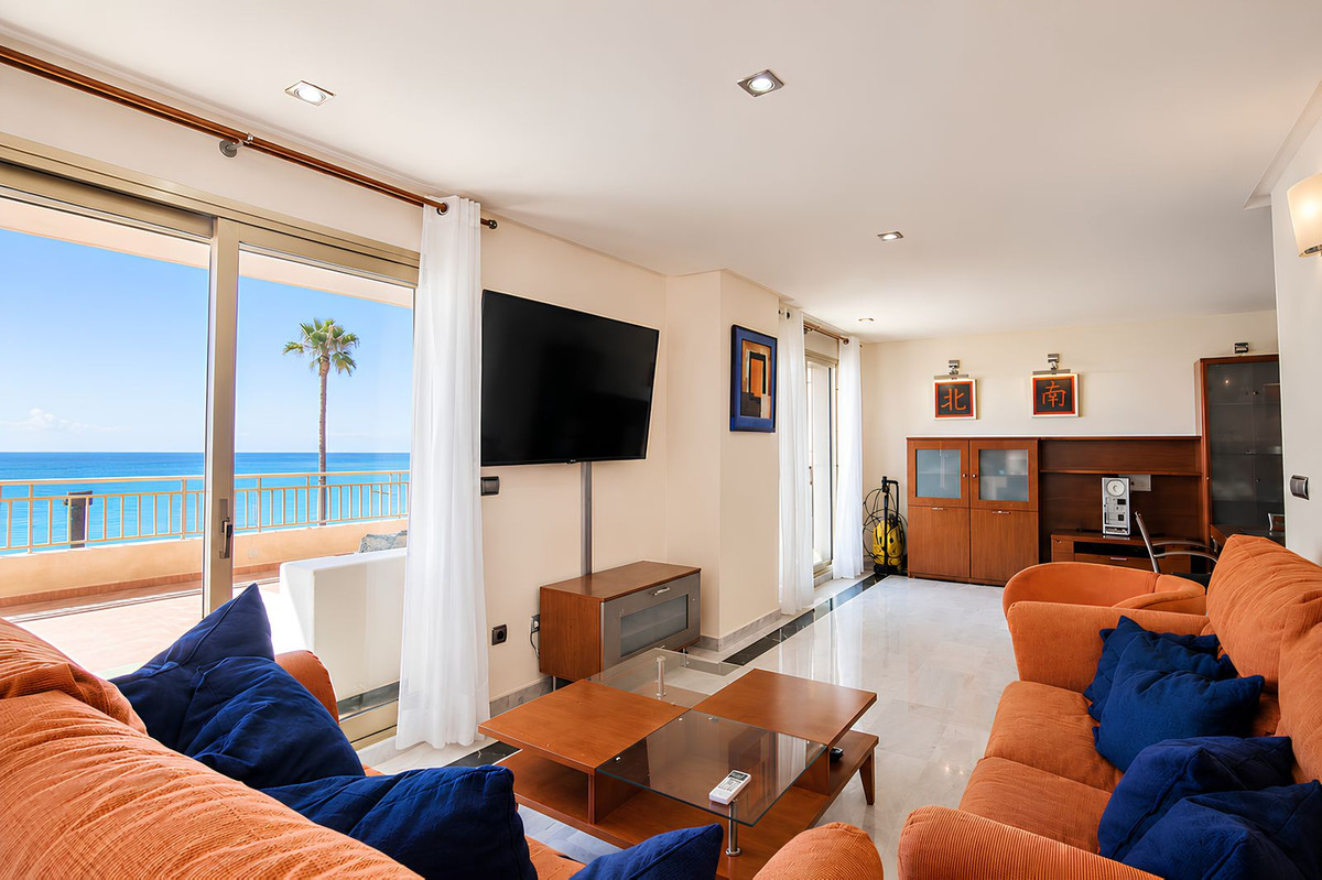 3 Bed Apartment for sale in Fuengirola Costa Del Sol, Málaga, Spain