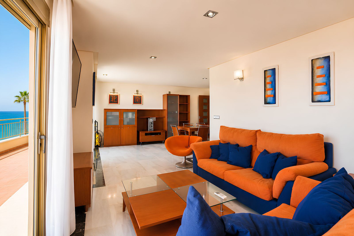 3 Bed Apartment for sale in Fuengirola Costa Del Sol, Málaga, Spain