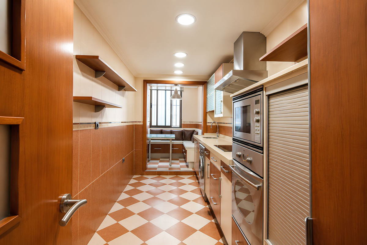 3 Bed Apartment for sale in Fuengirola Costa Del Sol, Málaga, Spain