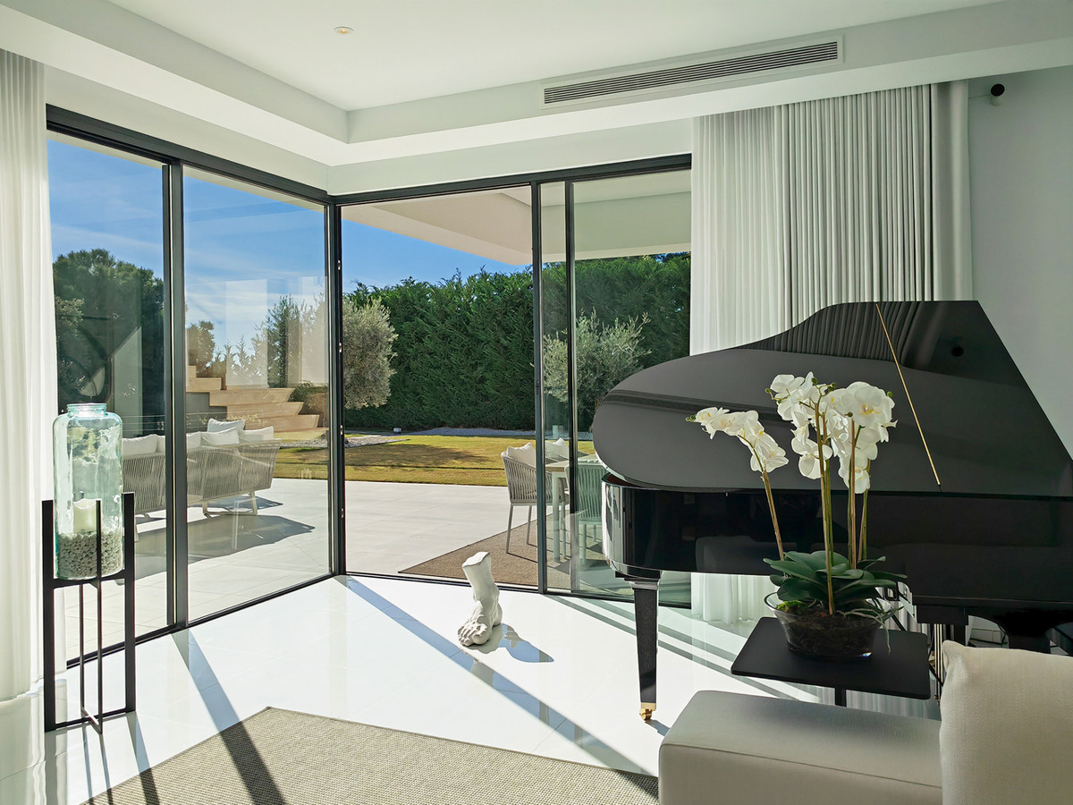 Se vende Villa - Chalet de 5 dormitorios en Costa Del Sol, Málaga, España