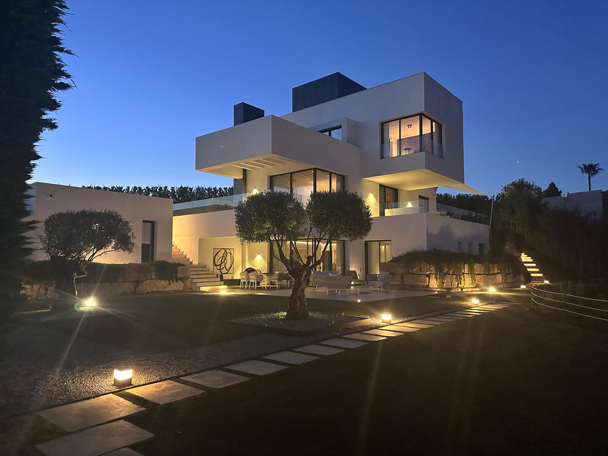 Se vende Villa - Chalet de 5 dormitorios en Costa Del Sol, Málaga, España