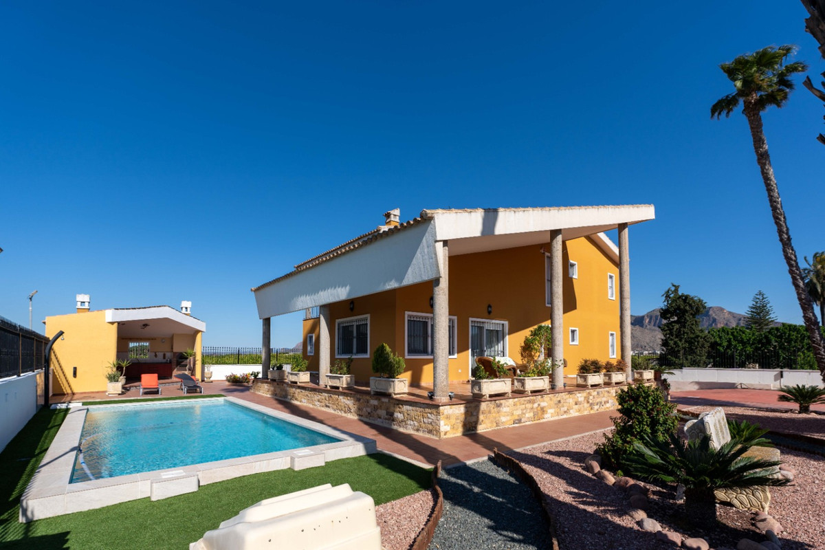 Se vende Villa - Chalet de 5 dormitorios en Costa Blanca, Alicante, España
