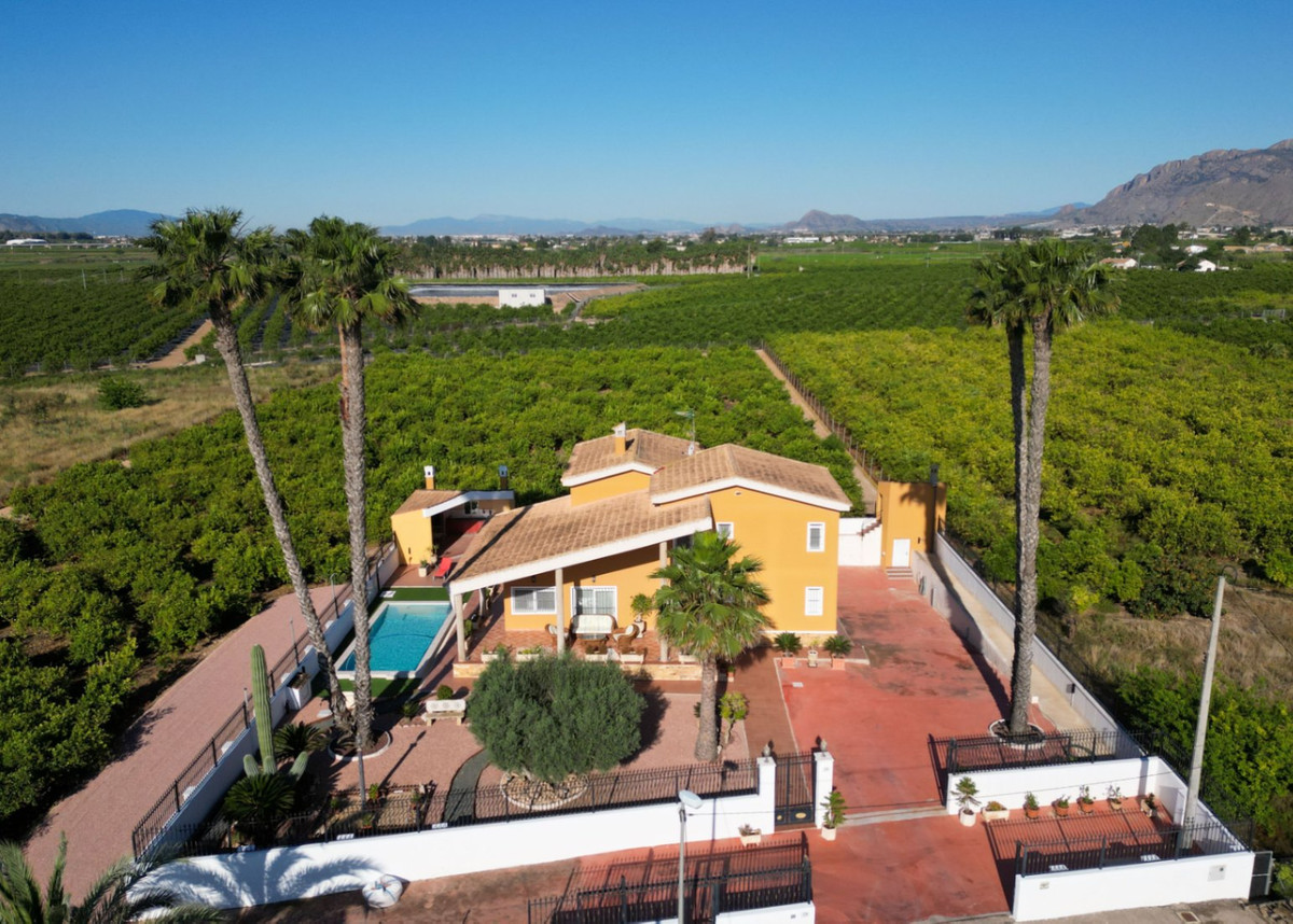 Se vende Villa - Chalet de 5 dormitorios en Costa Blanca, Alicante, España